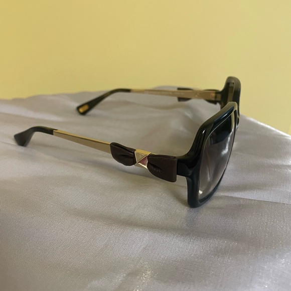 Fun Marc Jacob shades - Picture 2 of 5